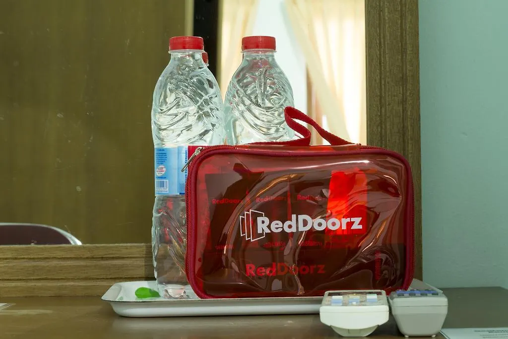 Hotel Reddoorz @ Istana Kuta Galeria Guest House