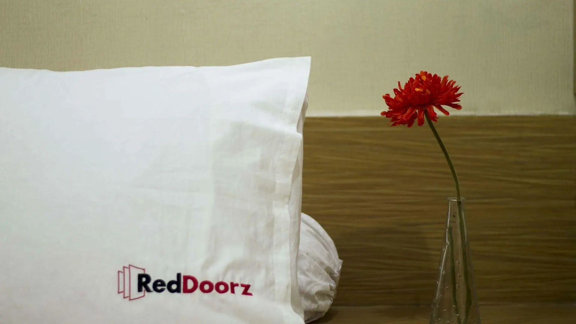 Hotel Reddoorz @ Istana Kuta Galeria Guest House