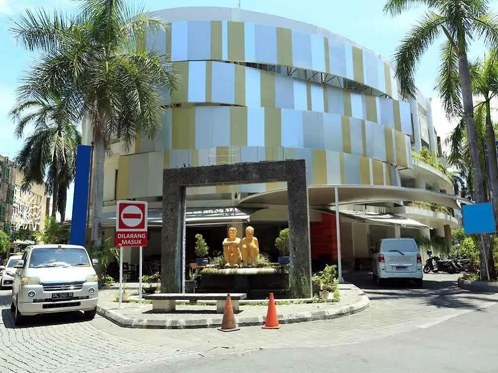 Reddoorz @ Istana Kuta Galeria Guest House Hotel